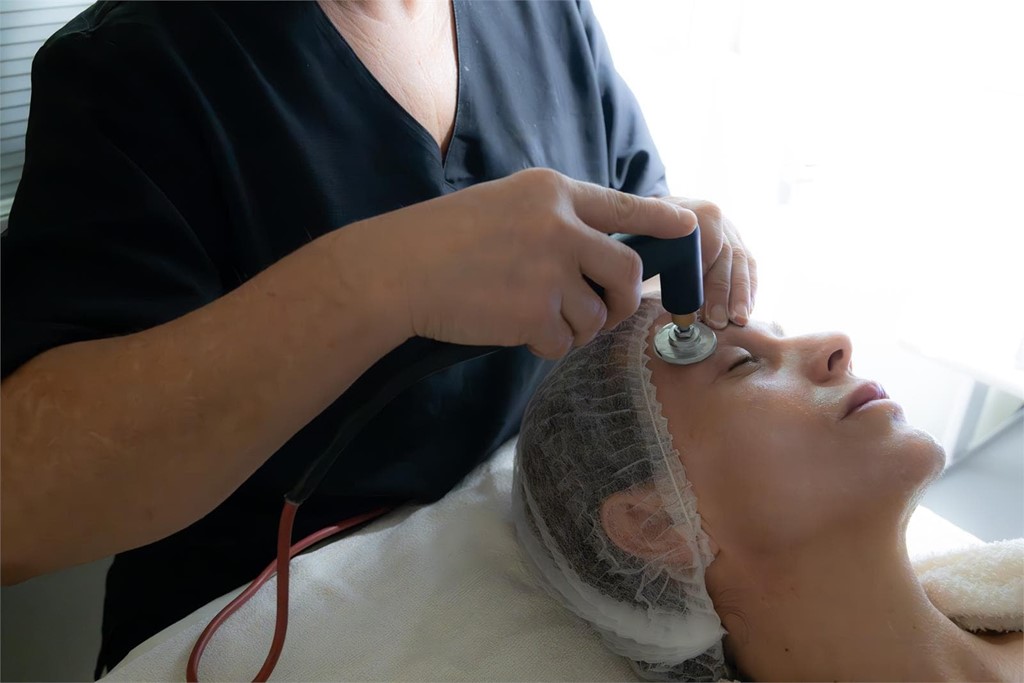 Beneficios de INDIBA facial: rejuvenecimiento, firmeza y luminosidad
