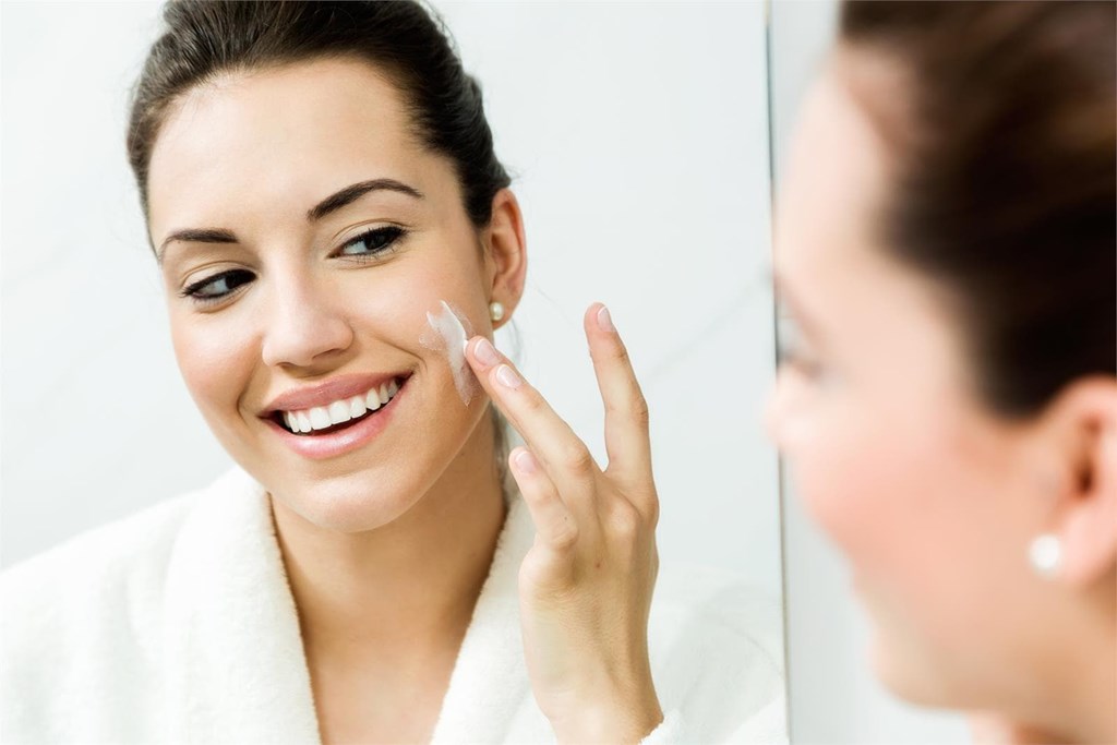 La crema y el sérum anti-arrugas que no podrán faltar en tu neceser 
