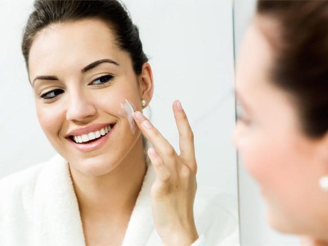 La crema y el sérum anti-arrugas que no podrán faltar en tu neceser 